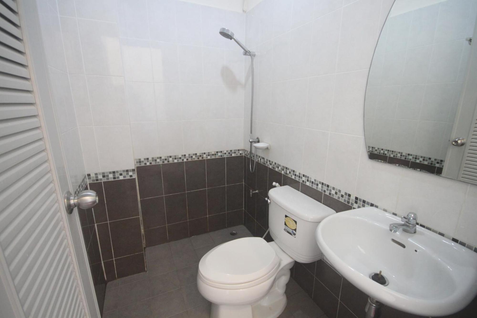 Myplace@Surat Hotel Сураттхани Номер фото