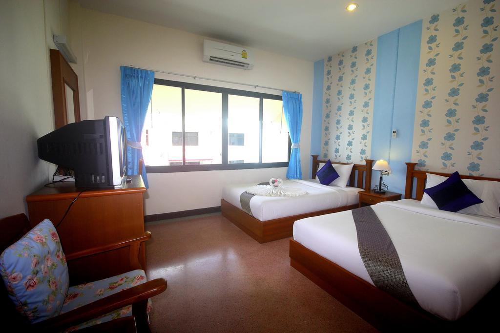 Myplace@Surat Hotel Сураттхани Экстерьер фото