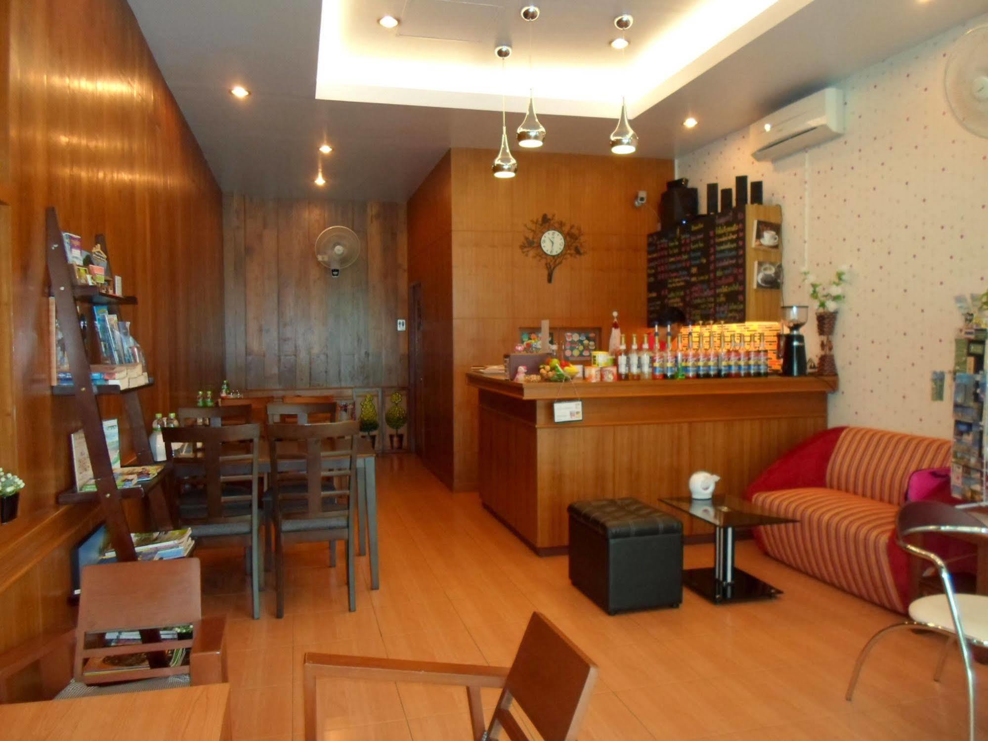 Myplace@Surat Hotel Сураттхани Экстерьер фото