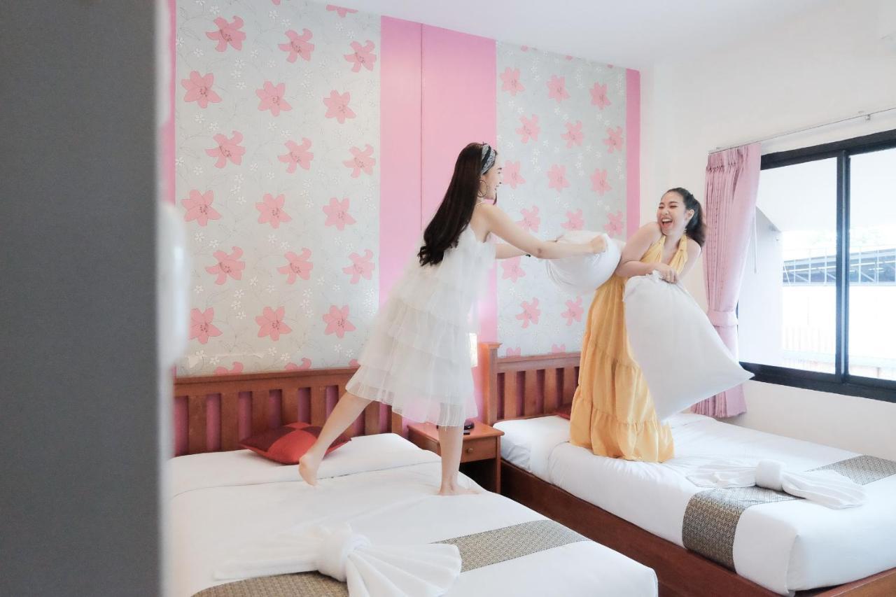 Myplace@Surat Hotel Сураттхани Экстерьер фото