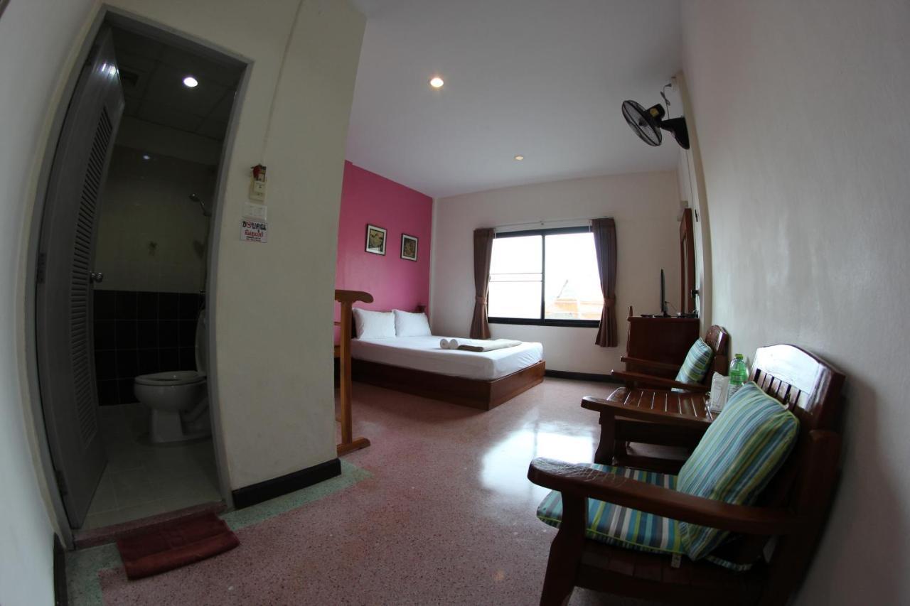 Myplace@Surat Hotel Сураттхани Экстерьер фото
